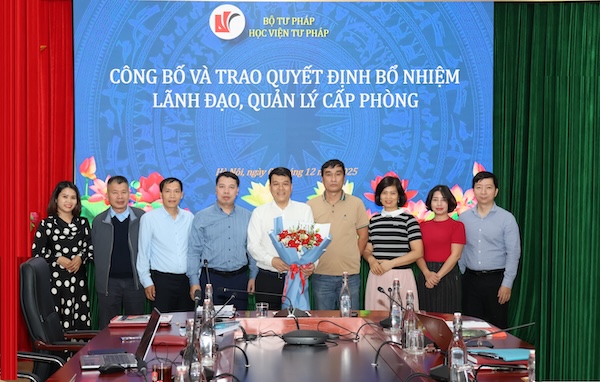 Học viện Tư pháp công bố và trao quyết định bổ nhiệm quản lý, lãnh đạo